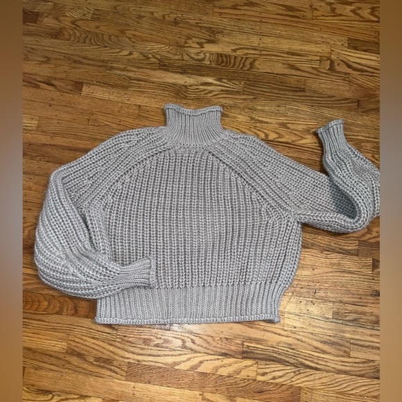 H&M Turtle Neck Sweater with Ribbed Knit- Size small - Picture 2 of 9